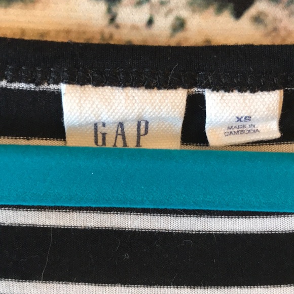 ❄️4 for $10❄️ Women’s Gap light weight layering top size XS - Picture 4 of 7